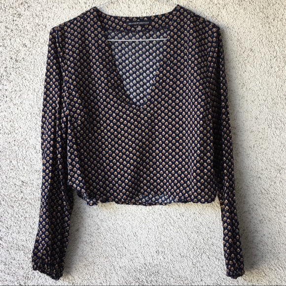 NEW Brandy Melville Long Sleeve Floral Crop Top - Picture 3 of 5